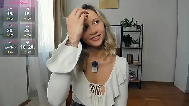 Photos of FaaBinaa from StripChat is Freechat
