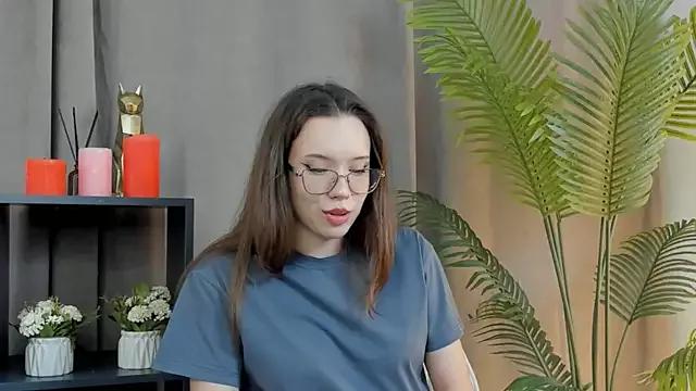 FabiolaCowing from StripChat is Freechat
