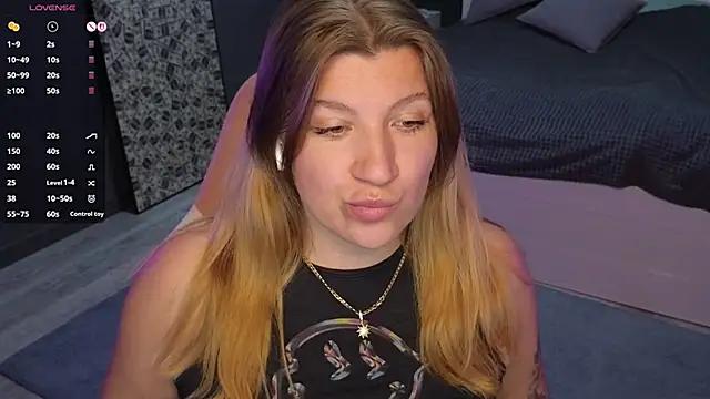Explore our live girls sluts from our Custom and Multi clubs and checkout exclusive access to highly interactive content, such as shape, hair, titties, pussy type and many more.