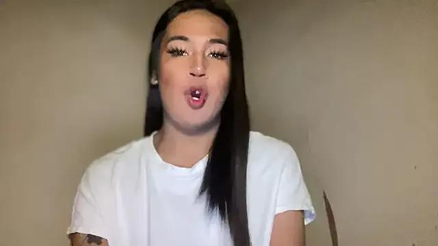 fallon_empress143 from StripChat