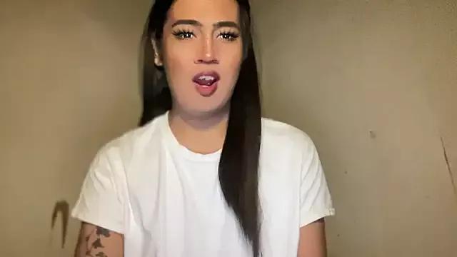 fallon_empress143 from StripChat