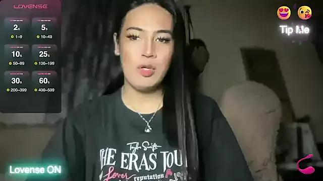 fallon_empress143 from StripChat