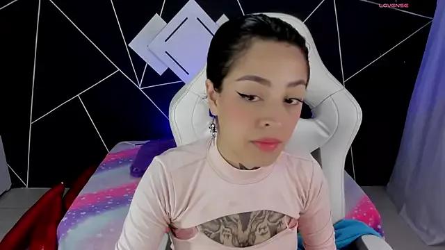 Explore our live girls sluts from our Custom and Multi clubs and checkout exclusive access to highly interactive content, such as shape, hair, titties, pussy type and many more.