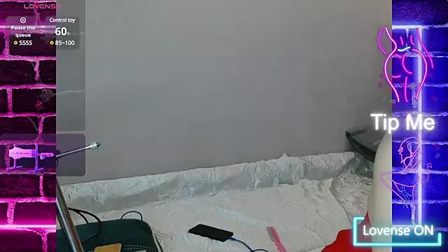 Explore our live girls sluts from our Custom and Multi clubs and checkout exclusive access to highly interactive content, such as shape, hair, titties, pussy type and many more.