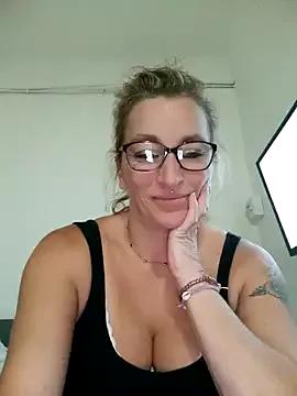 Fifi83Bell from StripChat is Freechat