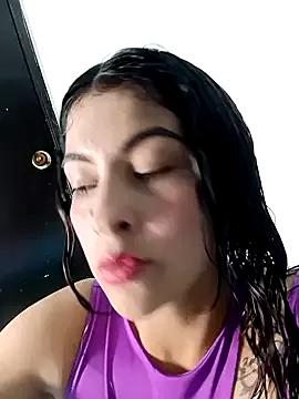 Fox_Roxxan from StripChat is Freechat