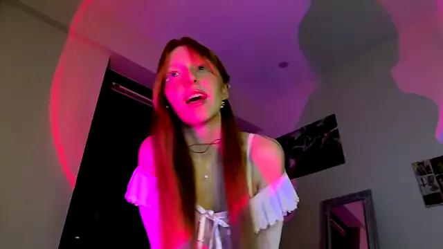 FoxieKiss from StripChat is Freechat