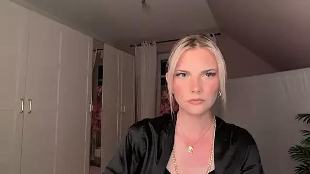 Explore our live girls sluts from our Custom and Multi clubs and checkout exclusive access to highly interactive content, such as shape, hair, titties, pussy type and many more.