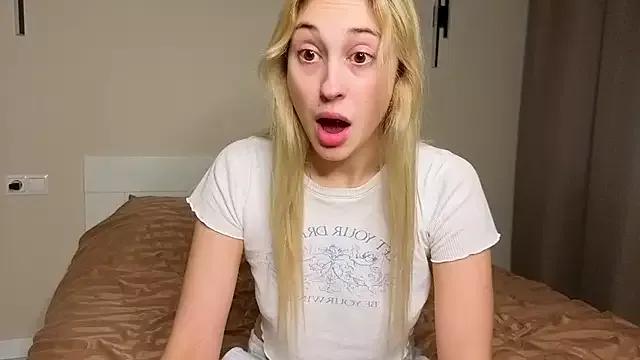 Photos of foxy_vivi from StripChat is Freechat