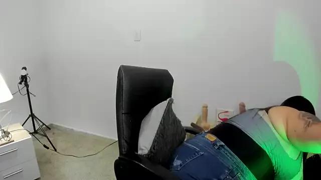 Gabisaenz from StripChat is Freechat