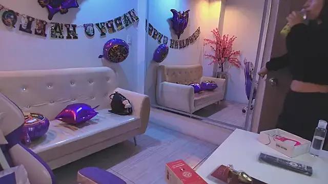 Explore our live girls sluts from our Custom and Multi clubs and checkout exclusive access to highly interactive content, such as shape, hair, titties, pussy type and many more.