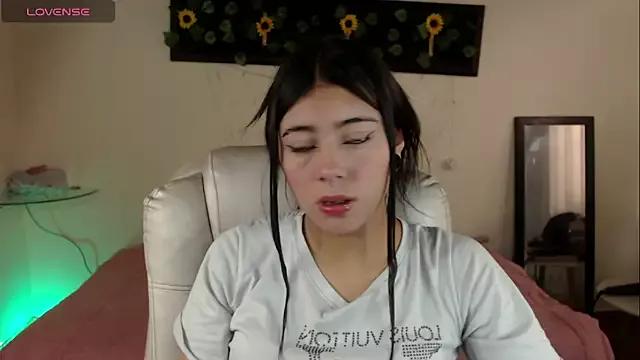 Explore our live girls sluts from our Custom and Multi clubs and checkout exclusive access to highly interactive content, such as shape, hair, titties, pussy type and many more.