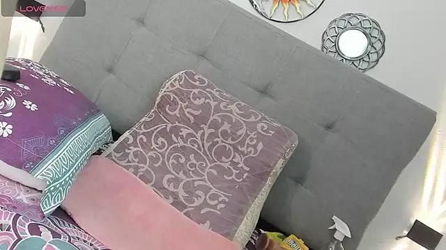 Explore our live girls sluts from our Custom and Multi clubs and checkout exclusive access to highly interactive content, such as shape, hair, titties, pussy type and many more.
