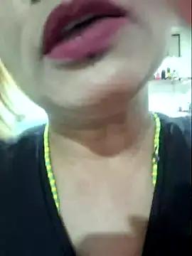 gatadeojosclaros from StripChat