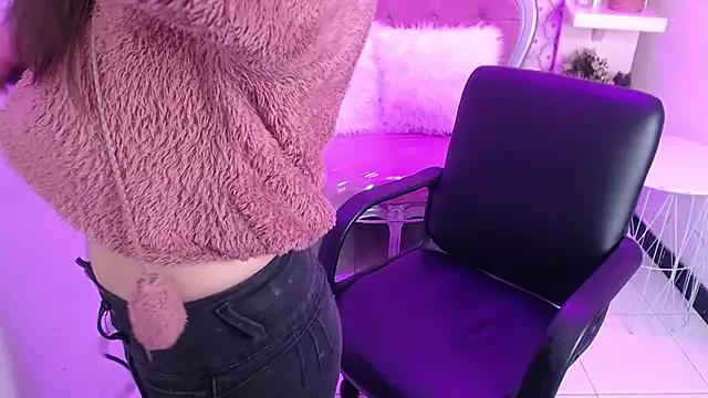 Explore our live girls sluts from our Custom and Multi clubs and checkout exclusive access to highly interactive content, such as shape, hair, titties, pussy type and many more.