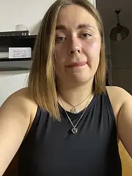 gi_grahams from StripChat