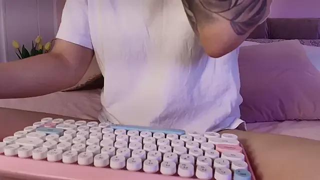 Giaa_Ross from StripChat