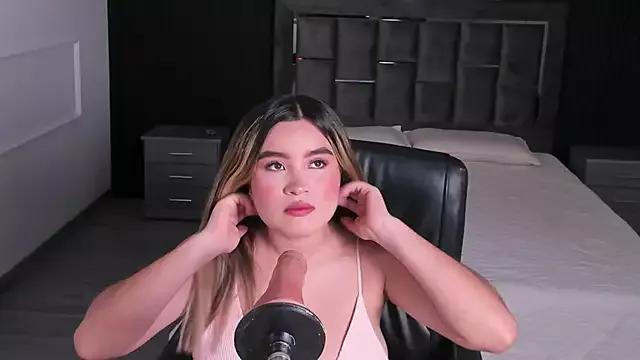 Explore our live girls sluts from our Custom and Multi clubs and checkout exclusive access to highly interactive content, such as shape, hair, titties, pussy type and many more.