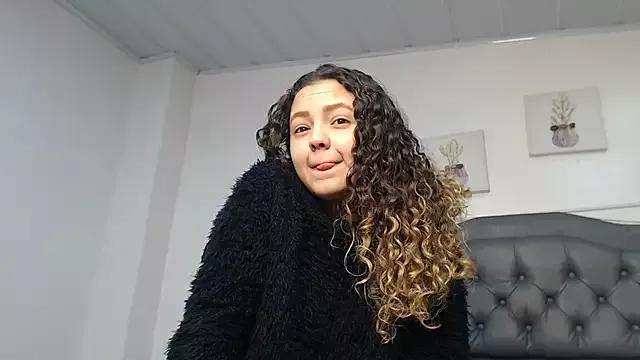 Explore our live girls sluts from our Custom and Multi clubs and checkout exclusive access to highly interactive content, such as shape, hair, titties, pussy type and many more.