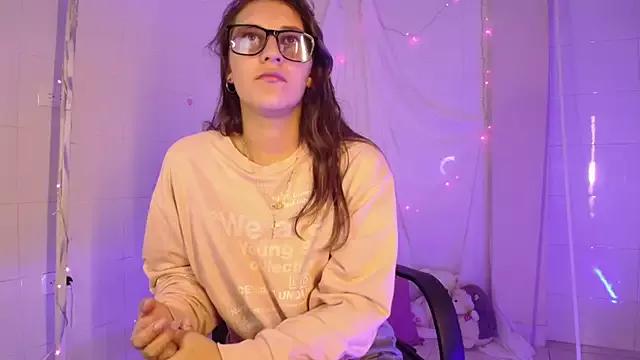 Giia_paiige18 from StripChat