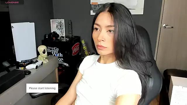 Ginebraa_Saenz from StripChat is Freechat