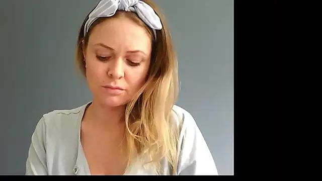 Ginger-bb from StripChat
