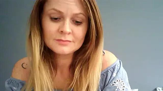 Ginger-bb from StripChat