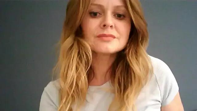 Ginger-bb from StripChat