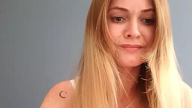 Ginger-bb from StripChat