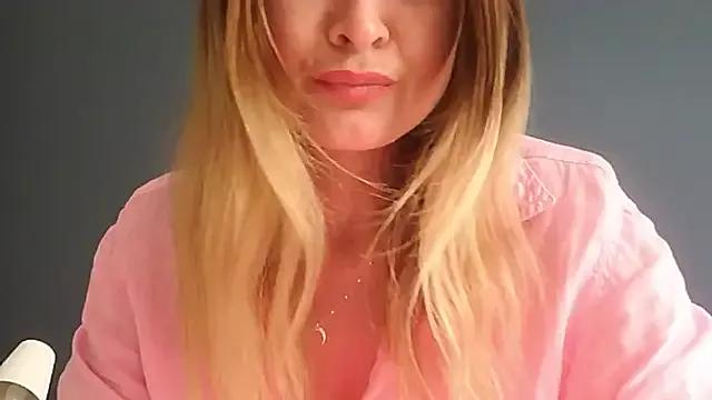 Ginger-bb from StripChat