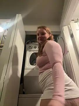 GingerSnap33 from StripChat