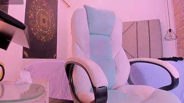 Explore our live girls sluts from our Custom and Multi clubs and checkout exclusive access to highly interactive content, such as shape, hair, titties, pussy type and many more.