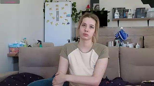Girl_alone_home from StripChat is Freechat