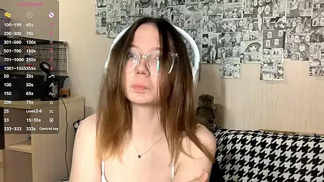 GirlGlassesOn webcams show profile image 