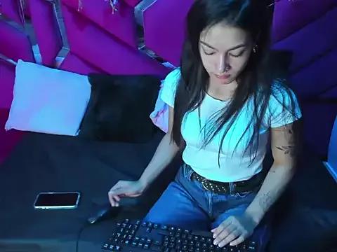 Gisell_Squirt_ from StripChat is Freechat