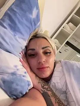 Giullyaxx webcams show profile image 