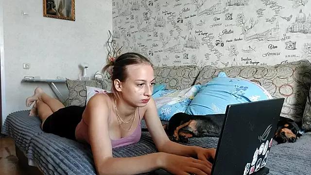 GloriaHil on StripChat