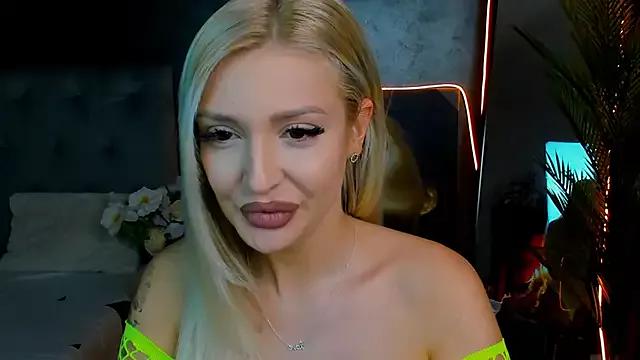 glossy_blondegirl from StripChat is Freechat