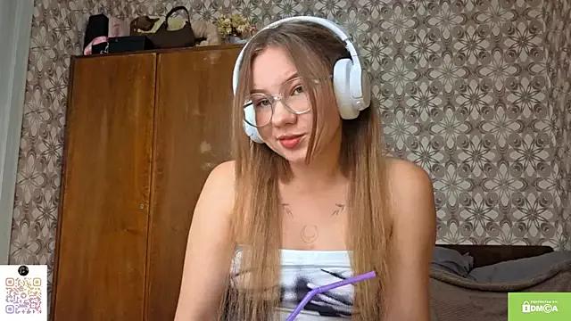 Explore our live girls sluts from our Custom and Multi clubs and checkout exclusive access to highly interactive content, such as shape, hair, titties, pussy type and many more.