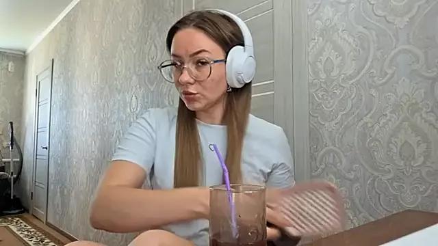 Glossy_Kissa from StripChat is Freechat