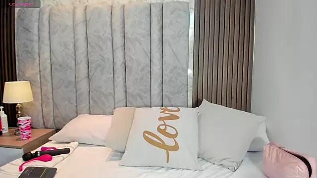 Explore our live girls sluts from our Custom and Multi clubs and checkout exclusive access to highly interactive content, such as shape, hair, titties, pussy type and many more.