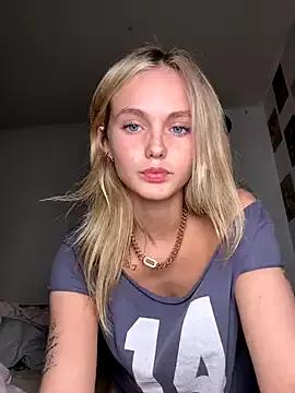 goddesskyliex from StripChat is Freechat