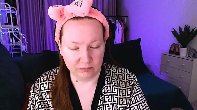 GoddessLara from StripChat