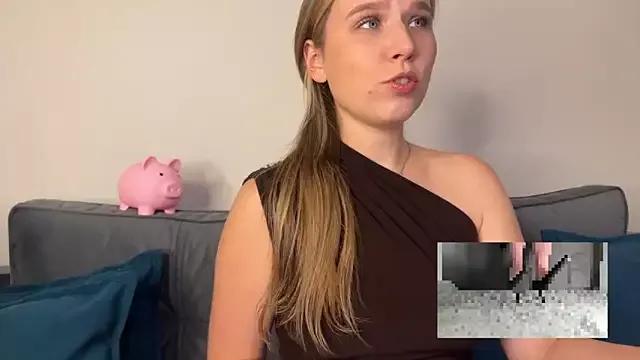 GoddessRoss from StripChat is Freechat