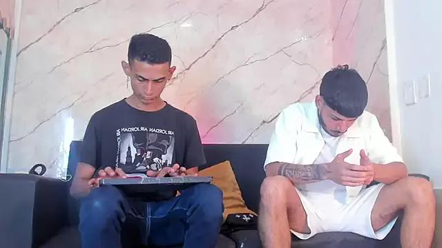 Golldens_Dreamss from StripChat