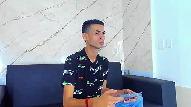 Golldens_Dreamss from StripChat