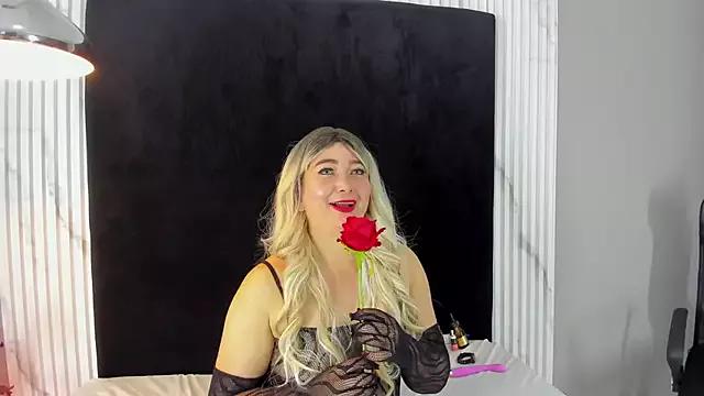 Explore our live girls sluts from our Custom and Multi clubs and checkout exclusive access to highly interactive content, such as shape, hair, titties, pussy type and many more.