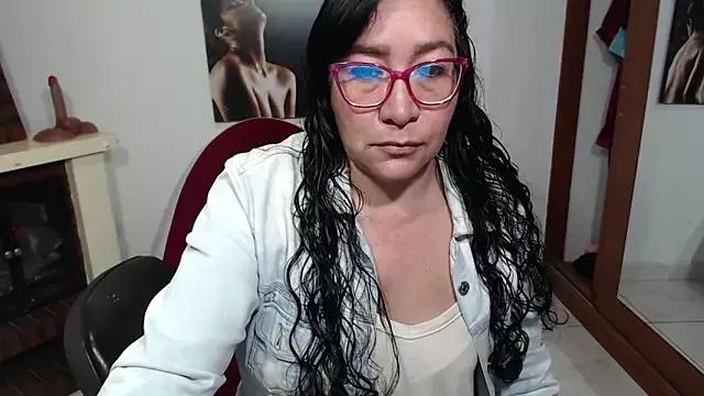Explore our live girls sluts from our Custom and Multi clubs and checkout exclusive access to highly interactive content, such as shape, hair, titties, pussy type and many more.