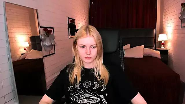 Explore our live girls sluts from our Custom and Multi clubs and checkout exclusive access to highly interactive content, such as shape, hair, titties, pussy type and many more.