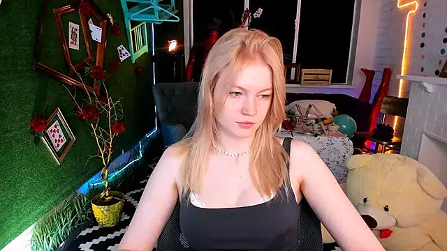 Explore our live girls sluts from our Custom and Multi clubs and checkout exclusive access to highly interactive content, such as shape, hair, titties, pussy type and many more.